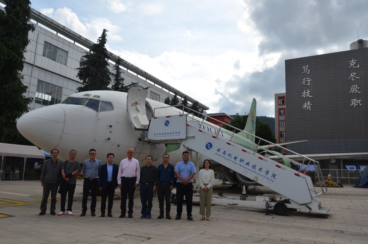 aa17a7eb75a14077aeaf798342948be9.jpg aa17a7eb75a14077aeaf798342948be9.jpg