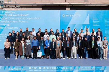 伍学龙副书记带队出席第六届“一带一路”职业教育合作与发展论坛并与菲律宾两所中学签署合作意向书